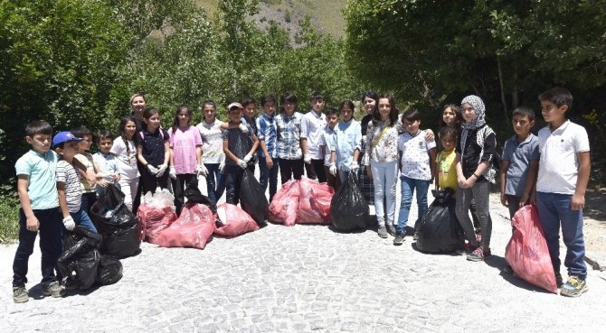 Öğrenciler Nemrut Krater Gölü’nde çevre temizliği yaptı