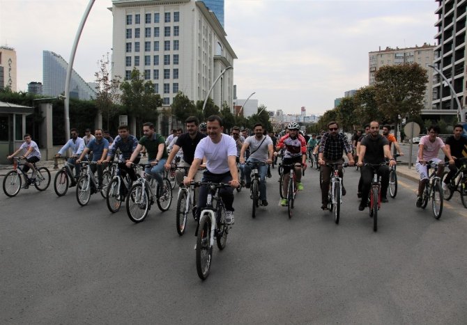 AK Parti Gençlik Kolları’ndan bisikletli kutlama