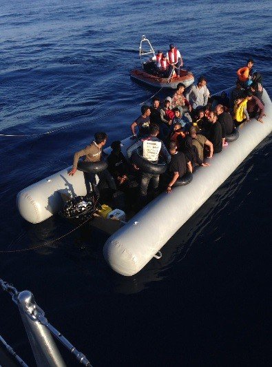 Kuşadası Körfezi’nde 22’si çocuk 49 kaçak göçmen yakalandı