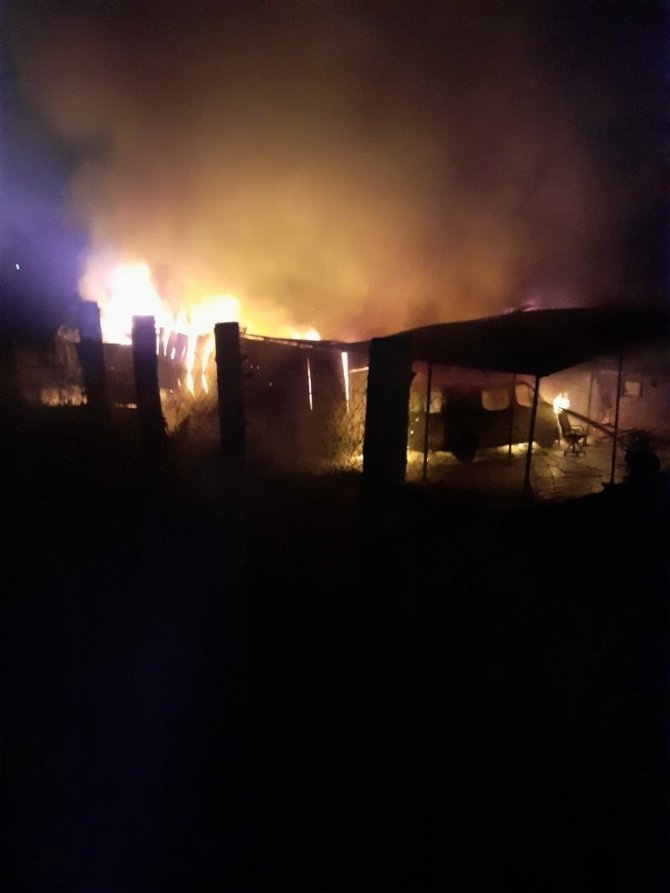 Yalova’da depo yangını