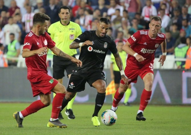 Süper Lig: Sivasspor: 3 - Beşiktaş: 0 (Maç sonucu)