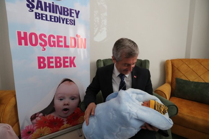 Şahinbey’den 110 bininci bebeğe ’hoş geldin’ sürprizi