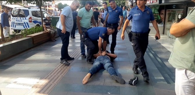 Antalya’da iki grup arasındaki kavgaya polis müdahalesi: 3 yaralı
