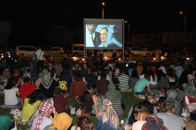 Talas’ta açık hava sinemasına yoğun ilgi