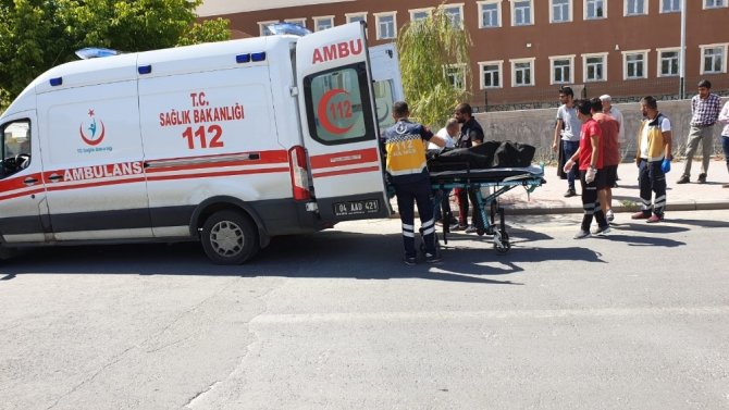 Patnos’ta bir kadın sokak ortasında vuruldu
