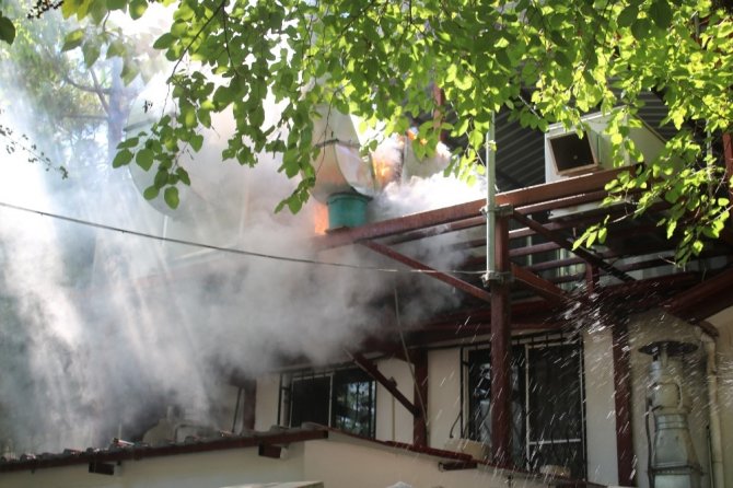 Denizli’deki restoranda çıkan yangında zarar 50 bin TL