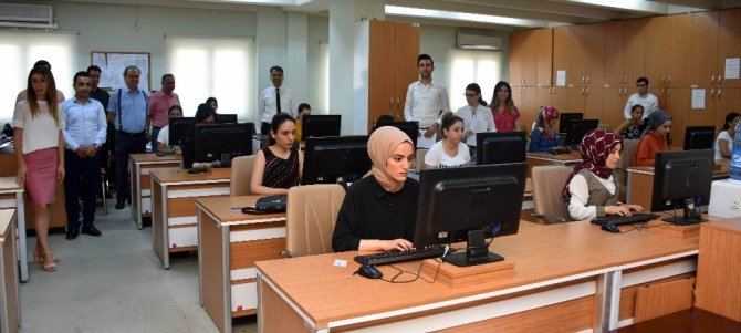 Adana Adliyesinde "10 parmak" sınav heyecanı