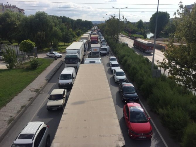 Eskişehir’deki zincirleme trafik kazası trafiği kilitledi