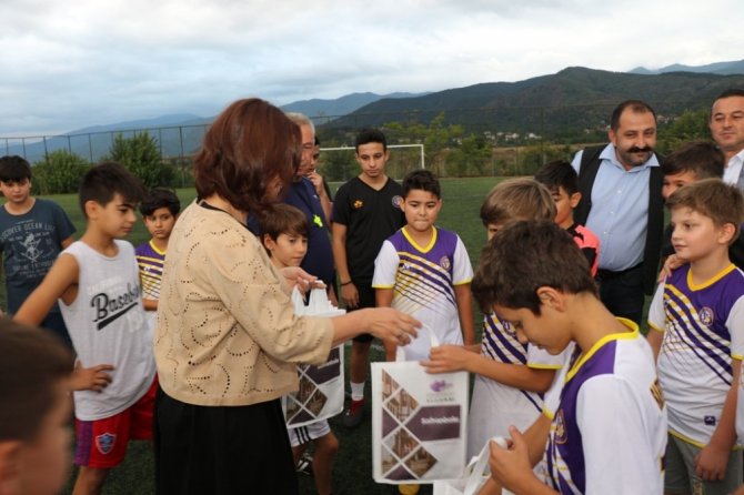 Başkan Köse yaz spor okullarındaki öğrencilerle bir araya geldi