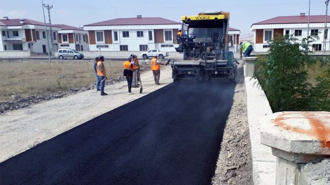 Aziziye’de asfalt kaplama çalışmaları son sürat devam ediyor