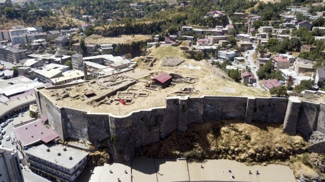 Bitlis Kalesi’nde Osmanlı padişahlarının sikkeleri bulundu