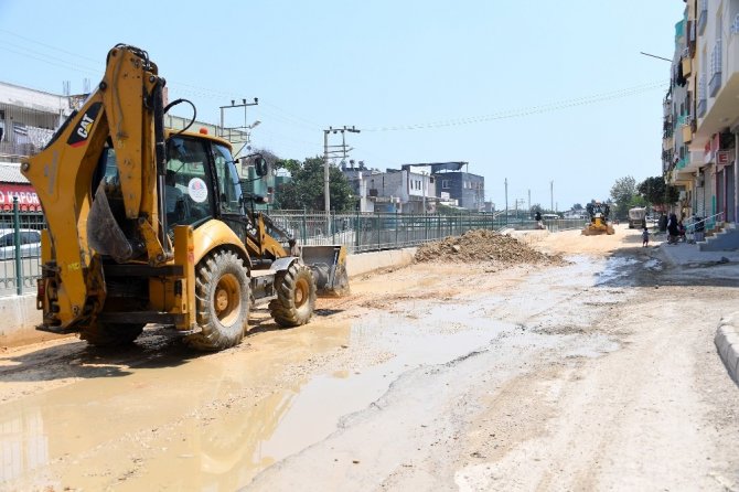 Büyükşehir Belediyesi, Çavuşlu Deresinin kenarındaki asfalt çalışmalarını tamamladı