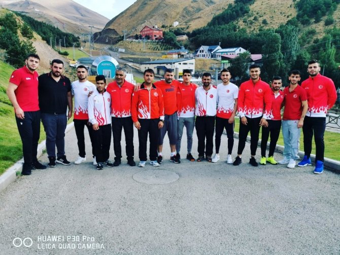 Boks Milli Takımı Erzurum’da hazırlık kampında