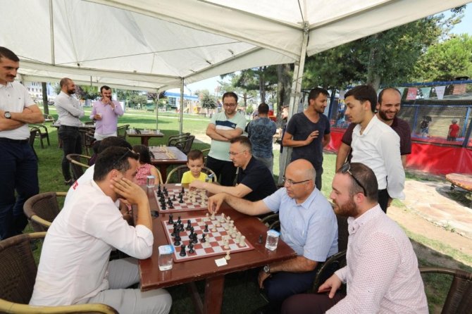 AK Gençliğin satranç etkinliğine yoğun ilgi