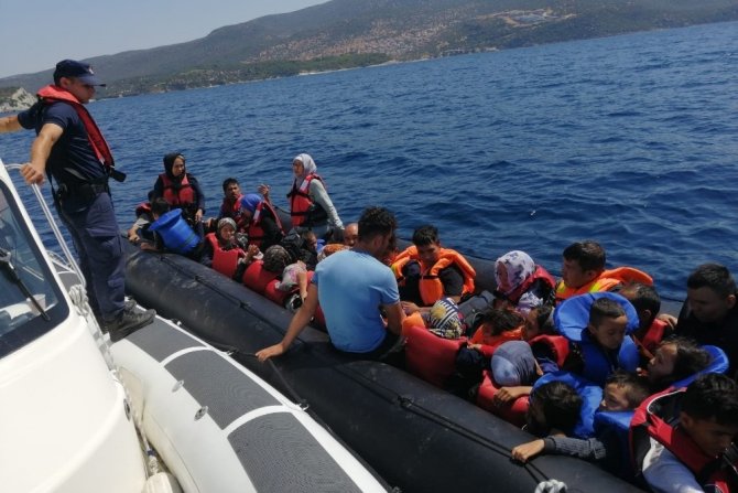 İzmir’de 69 düzensiz göçmen yakalandı