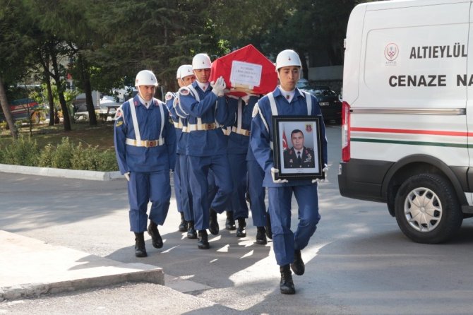 Kalp krizi geçirerek hayatını kaybeden Binbaşı Demir’e askeri tören