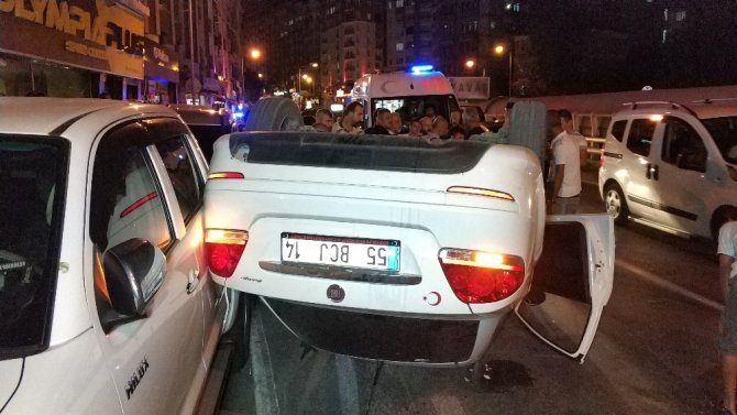 Samsun’da alt geçit çıkışında otomobil takla attı: 3 yaralı