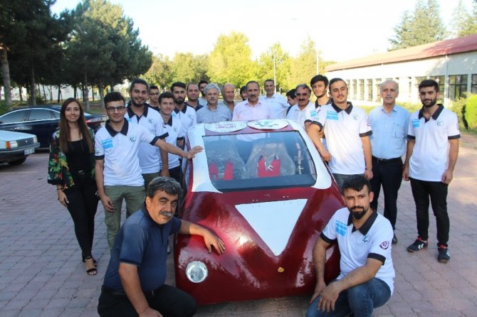 Üniversite öğrencileri elektrikli araç yaptı