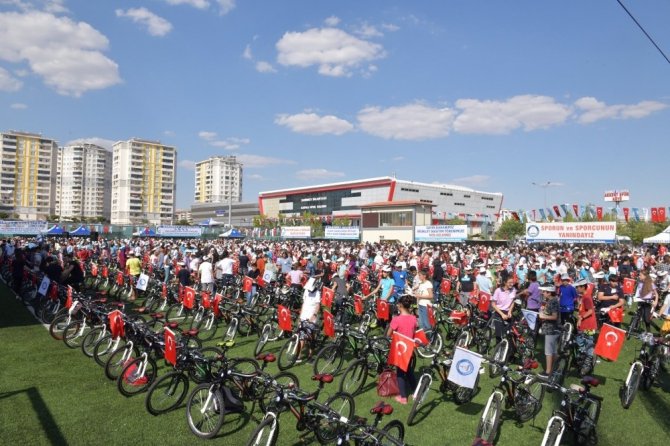 Şahinbey’de başarılı 1453 öğrenciye bisiklet ödülü