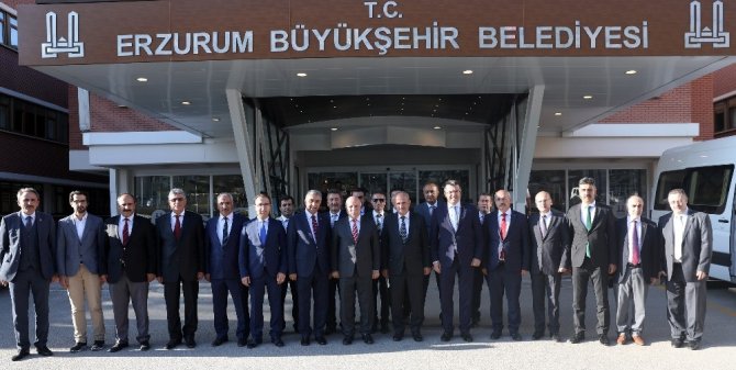 Bakan Turhan’dan Büyükşehir’e ziyaret