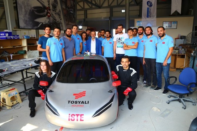 İskenderun’da üniversite öğrencileri insansız hava aracı ve hidrojenle çalışan otomobil yaptı