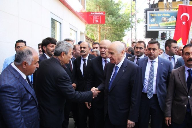 MHP lideri Bahçeli Bayburt Belediyesini ziyaret etti