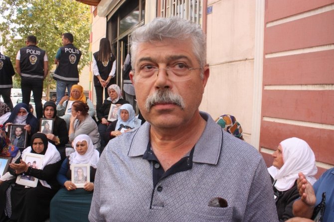 Bombalı saldırıda oğlunu kaybetmişti, HDP önünde eylem yapan ailelere destek ziyaretinde bulundu