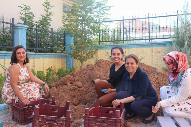 Siirt’te öğretmenler atık malzemelerle okulun çehresini değiştirdi