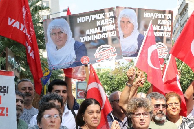 Diyarbakır’daki annelere destek verip, HDP’nin kapatılması için imza kampanyası başlattılar