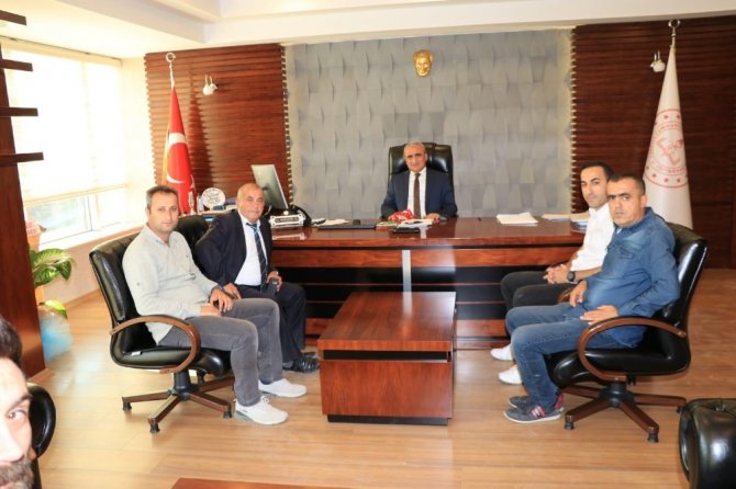 Sümbül Spor Kulübü yöneticilerinden Müdür Gür’e teşekkür ziyareti