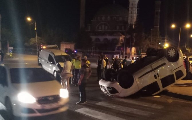 Diyarbakır’da sivil polis otosu kaza yaptı: 3’ü polis 5 yaralı