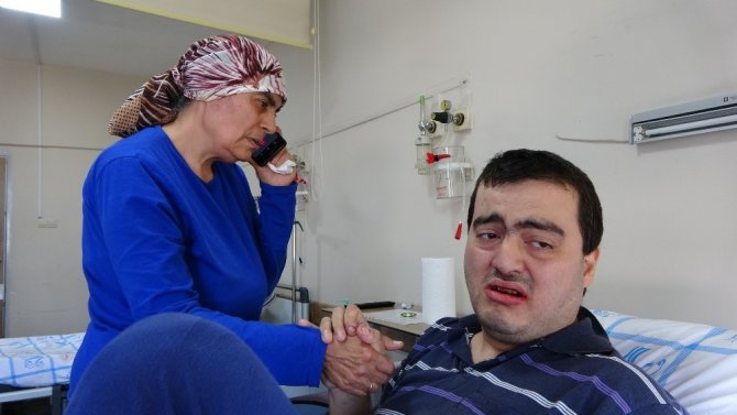 Tedavisi için Sağlık Bakanlığı’nın devreye girdiği engelli Tayfun ağrıyan dişinden kurtuldu