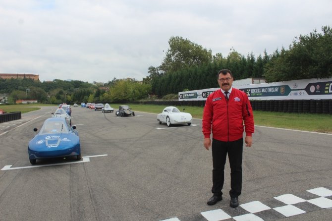 Elektrikli araç yarışlarında final başlangıcını TÜBİTAK Başkanı yaptı