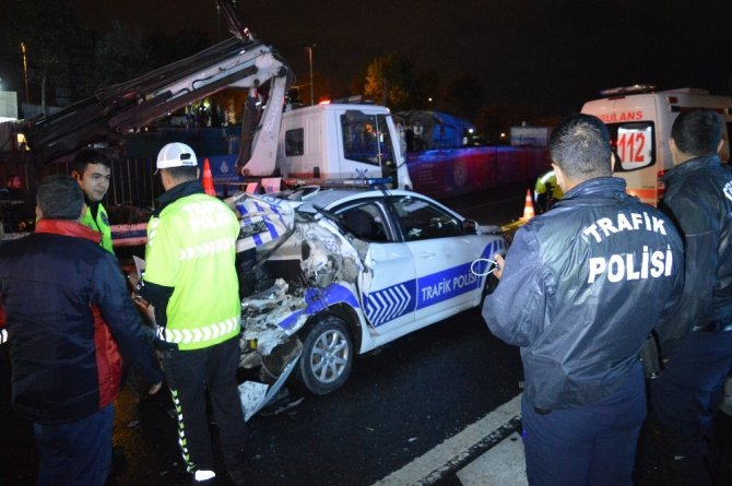 Kaza yerine gelen polis aracına başka bir otomobil çarptı