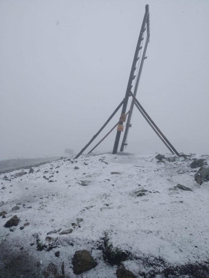 Doğu Karadeniz’in yüksek kesimlerine mevsimin ilk karı yağdı