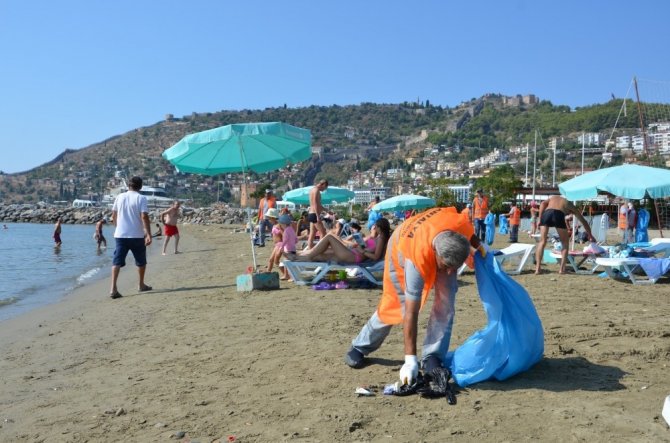 Büyükşehir plajları temizledi