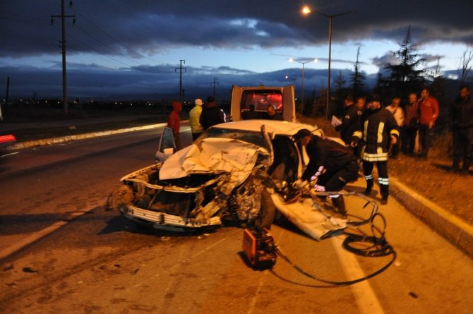 Sandıklı’da meydana gelen trafik kazasında 1 kişi öldü 2 kişi yaralandı