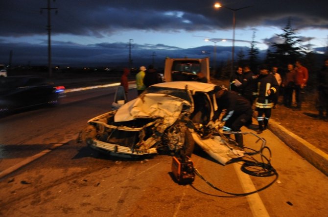 Sandıklı’da meydana gelen trafik kazasında 1 kişi öldü 2 kişi yaralandı