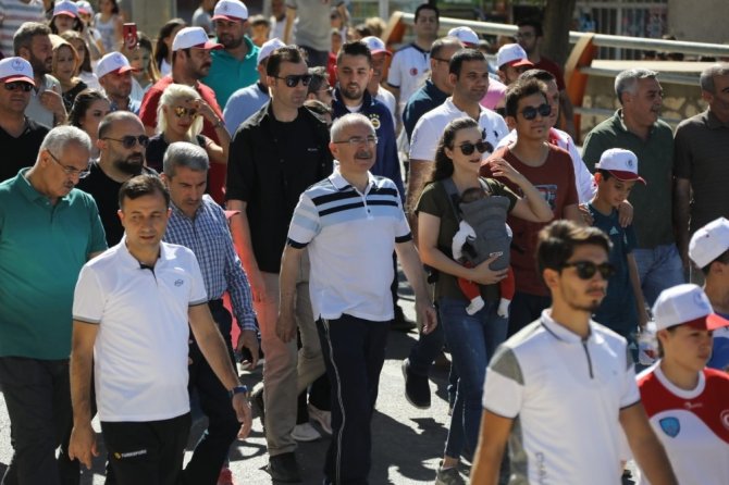Mardin’de vatandaşlar sağlık için yürüdü