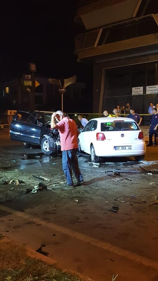 Antalya’da feci kaza: 2 ölü, 6 yaralı