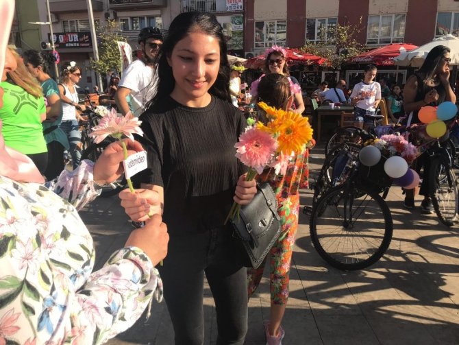 Akademiden Sanat’tan ‘Süslü Kadınlar Bisiklet Turu’na destek