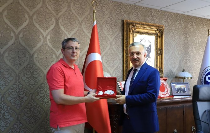 Erzincan Kızılay Kan Bağış Merkezinden Rektör Levent’e ziyaret