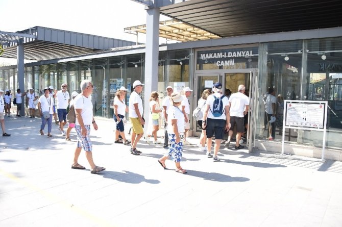 Yelkencilerden oluşan 135 kişilik turist kafilesi Tarsus’u gezdi