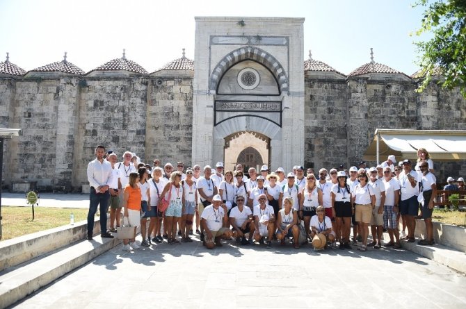 Yelkencilerden oluşan 135 kişilik turist kafilesi Tarsus’u gezdi
