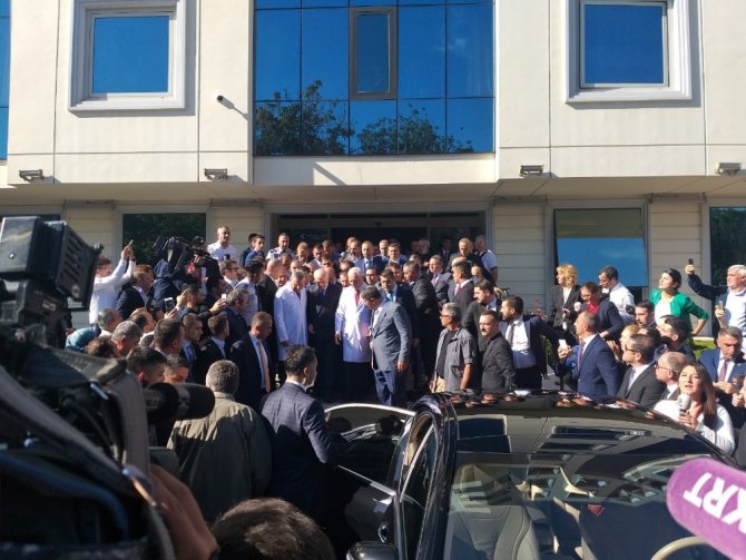 MHP lideri Bahçeli tedavi gördüğü hastaneden taburcu oldu