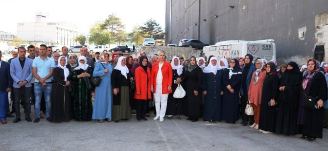 Vanlı annelerden Diyarbakır’daki annelere destek