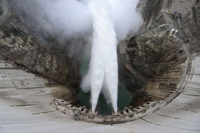 Deriner Barajı’nda elektrik üretimi 11 milyar KW’yi geçti