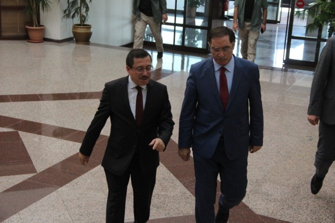 Kamu Başdenetçisi Şeref Malkoç, Rektör Kızılay’ı ziyaret etti