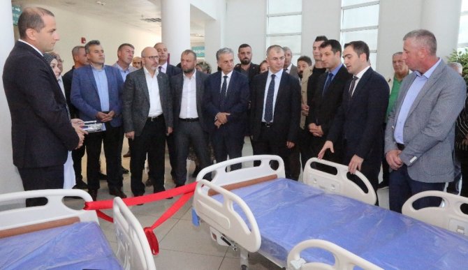 Hayırseverlerden Hopa Devlet Hastanesine motorlu hasta yatağı bağışı