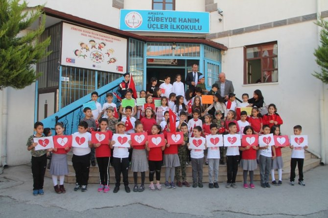300 öğrenciden Mehmetçiğe destek programı